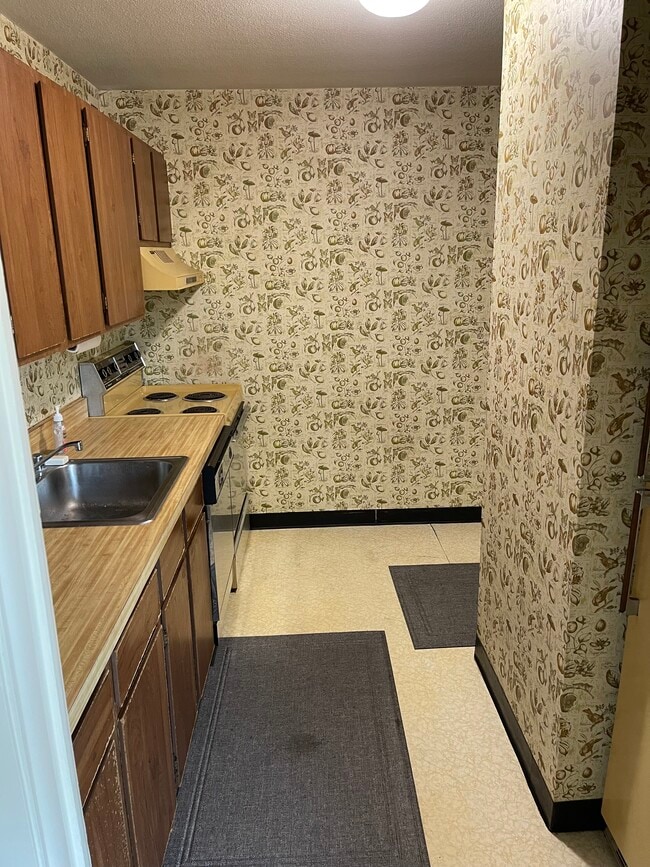 Building Photo - 1 E University Pky