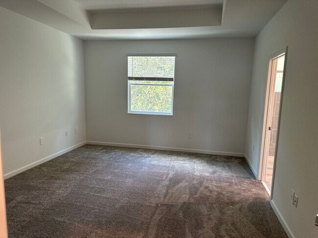 Building Photo - Beautiful Townhome  3 Bedroom 2.5 Bathroom