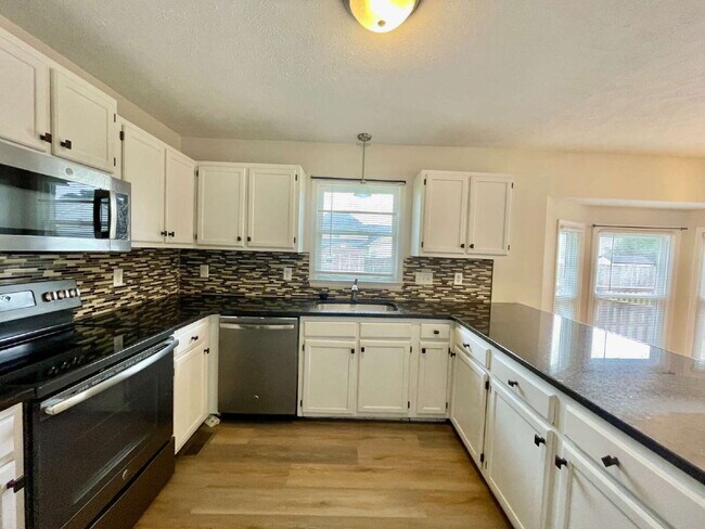 Building Photo - Newly Updated 3-Bed, 2-Bath Nest in Fayett...