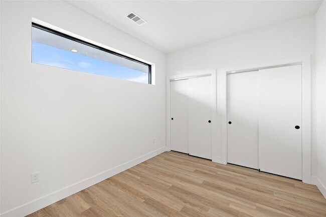 Building Photo - 4315 S Congress Ave