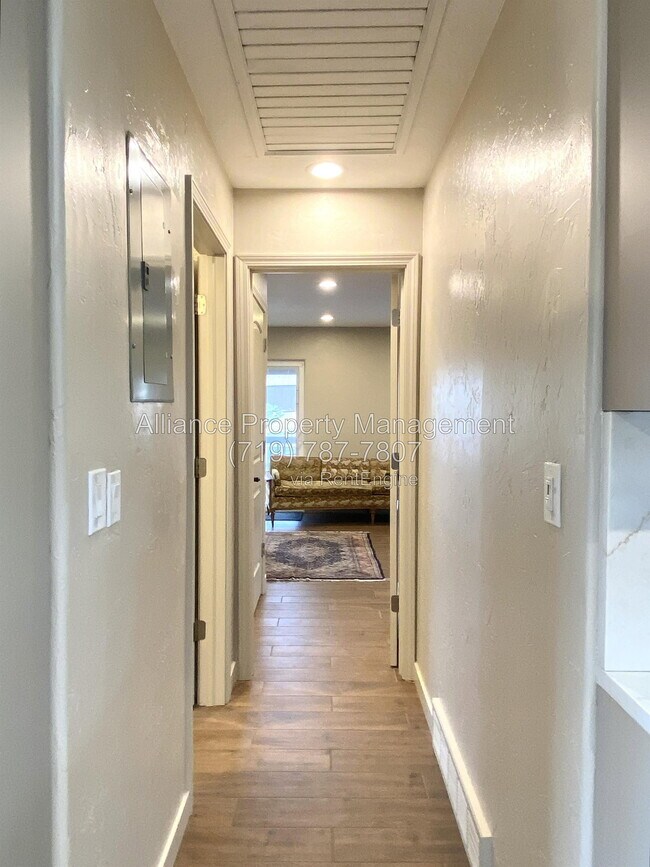 Building Photo - 2168 Wildwood Dr