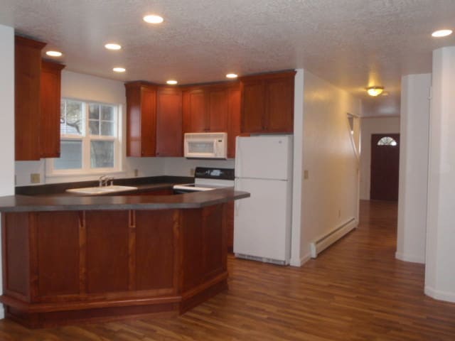 Building Photo - 1229 Van Buren St