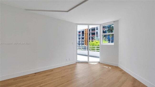 Building Photo - 555 NE 34th St