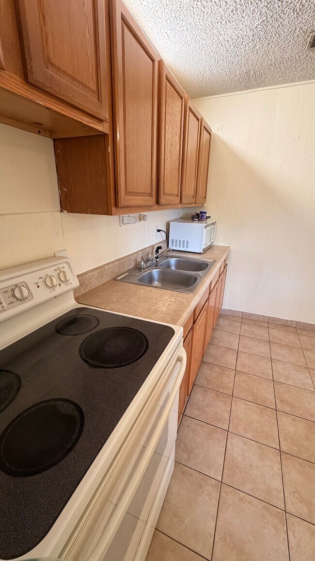 Building Photo - 1584 E Breezy Ln