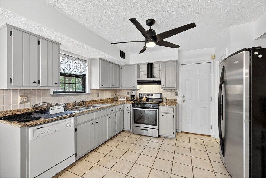 Building Photo - 145 N Bend Trail