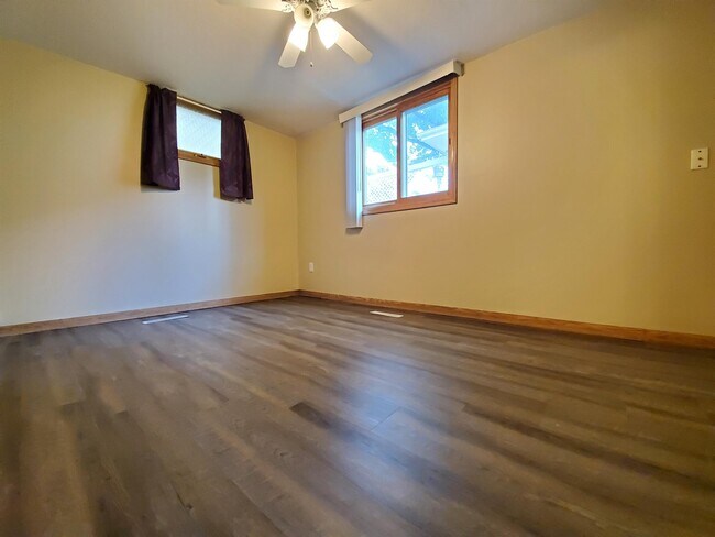 Building Photo - 4023 5th Pl NW