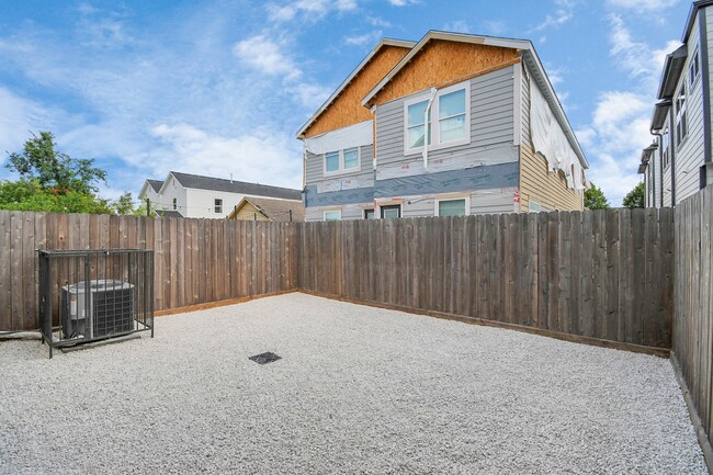 Building Photo - 4709 Oats St