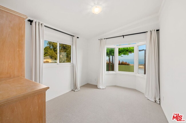 Building Photo - 221 Bellino Dr