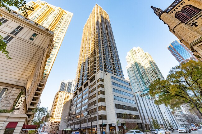 Primary Photo - 30 E Huron St