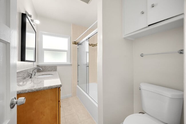 Building Photo - 3 Bed / 2 Bath Home with 2 Car Garage