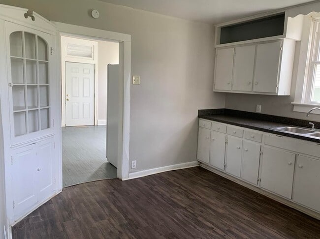 Building Photo - 504 Adams Ave