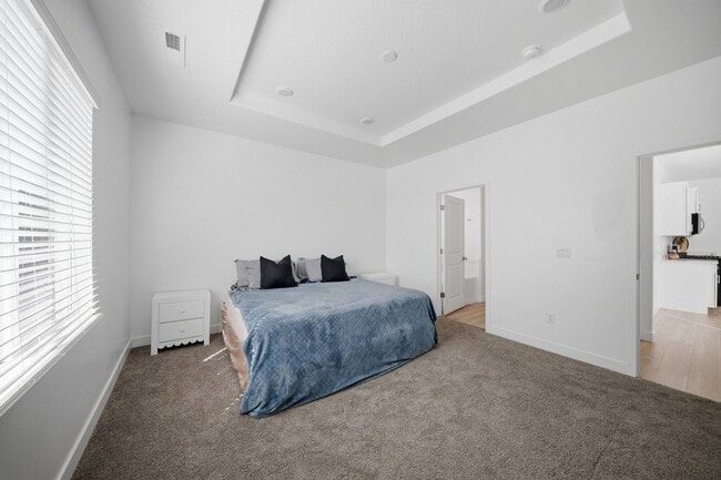 Building Photo - Extra Space, Extra Comfort! 5 Bedroom Home With Bonus Den in Long Valley!