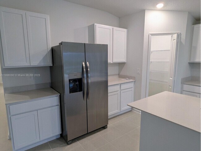 Building Photo - 2406 McKinley Dr