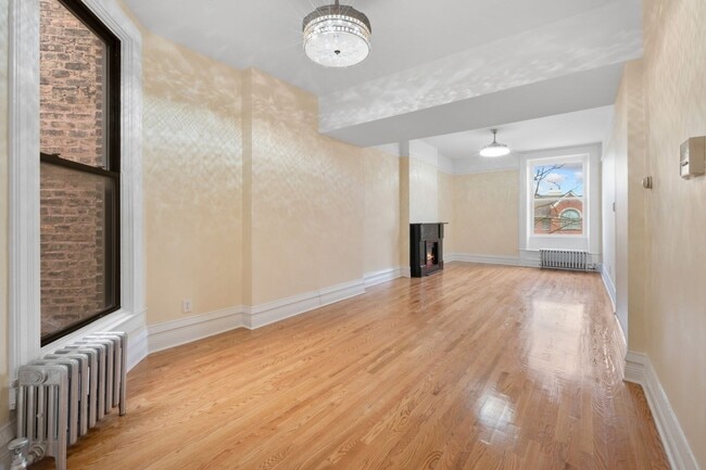 Building Photo - 3136 S Prairie Ave