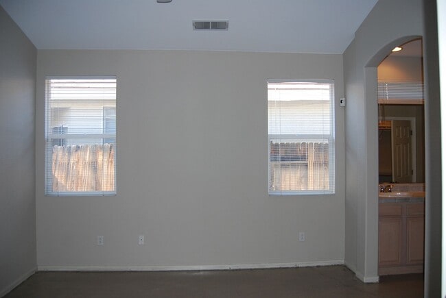 Building Photo - Single-Level Patio Home in Gated South Meadows Community