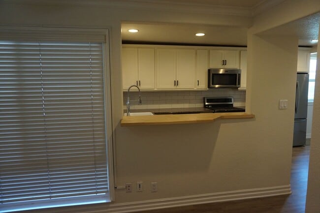 Building Photo - 2423 Minuteman Way