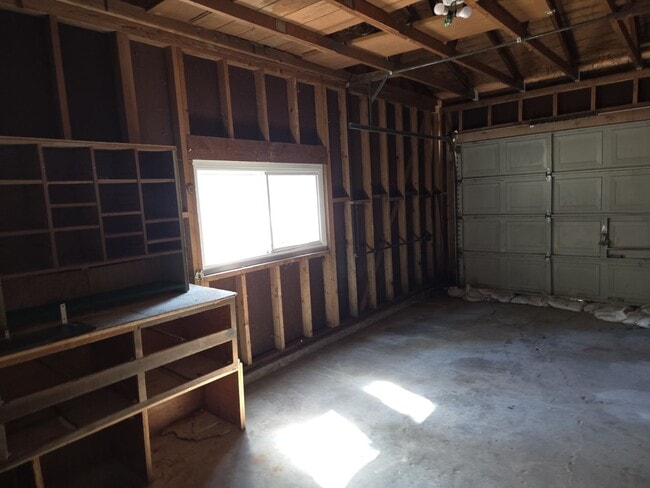 Building Photo - unfurnished two bedroom house