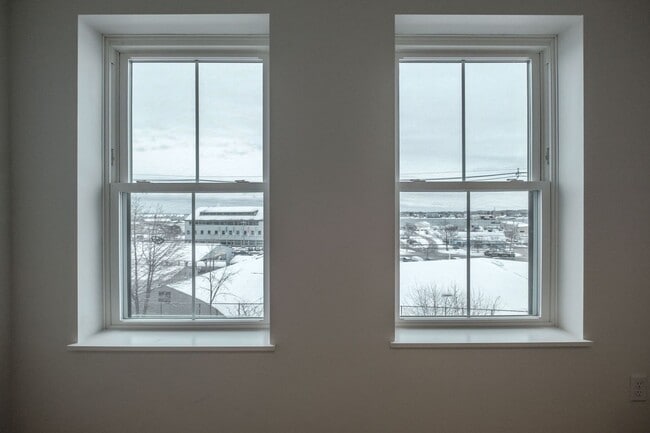 Building Photo - 2BR/2BA Old Port Condo Onsite Parking Available, Fitness Room and Elevator