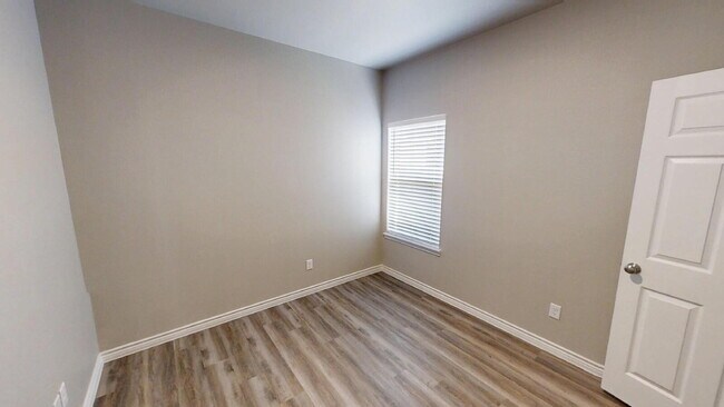 Building Photo - 2107 Wildewood Dr