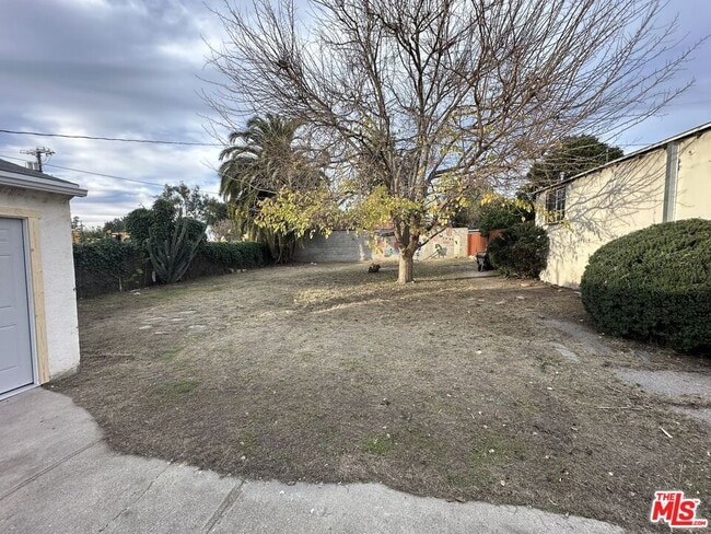 Building Photo - 4001 Chevy Chase Dr