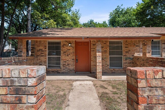Primary Photo - 1803 Harry Ct