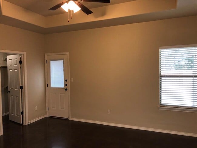 Building Photo - 492 Jack Rabbit Ln