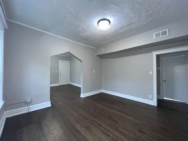 Building Photo - 2707 E 78th St