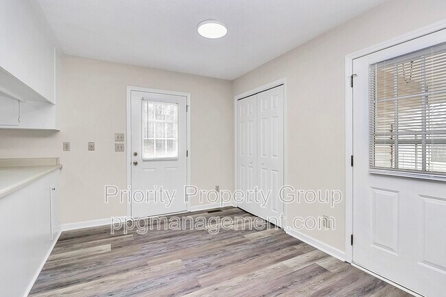 Building Photo - 225 Pineland Ave