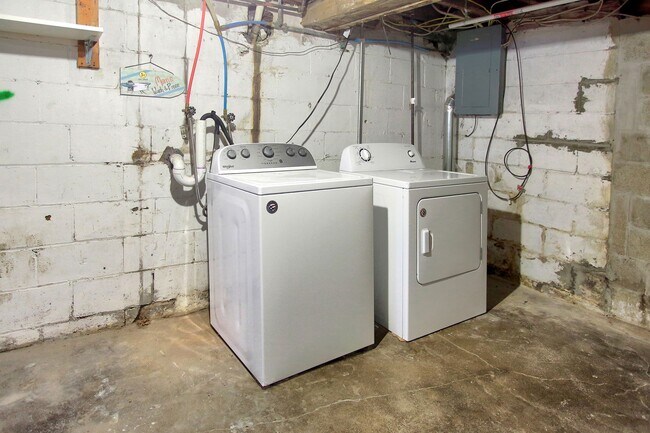 Building Photo - 140/142 E 15th Street