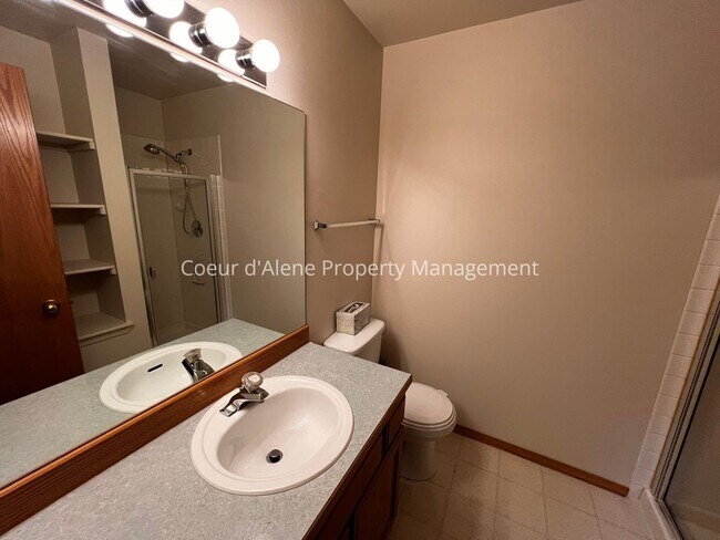 Building Photo - 8233 N Ridgewood Dr