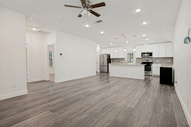 Building Photo - 527 Ravenwood Dr