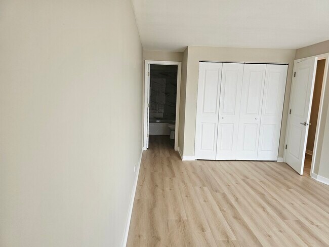 Building Photo - 3900 W 95th St