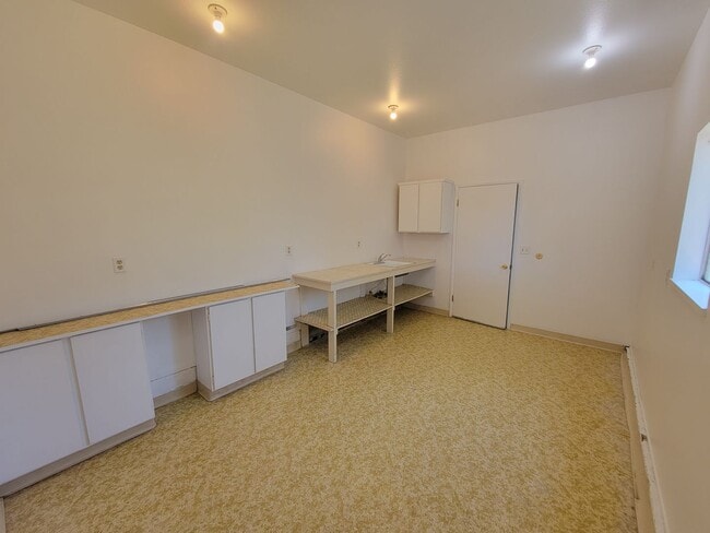 Building Photo - Spacious 3/2 Home Located in the Stanmar c...