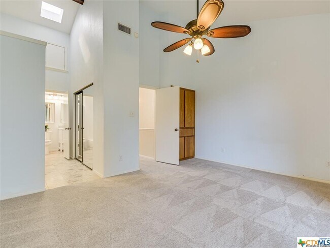 Building Photo - 7122 Wood Hollow Dr