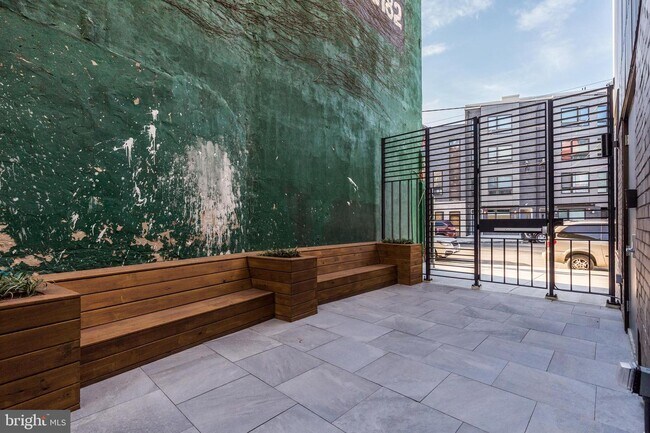 Building Photo - 2559 Amber St