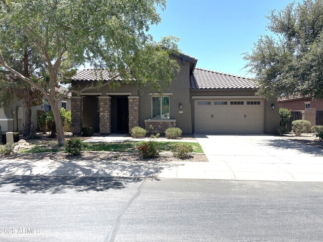 Building Photo - 2543 E Penedes Dr