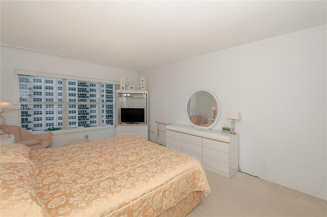 Building Photo - 3550 Galt Ocean Dr