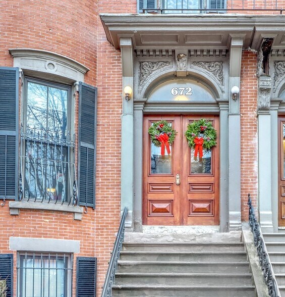 Building Photo - 670 Tremont St