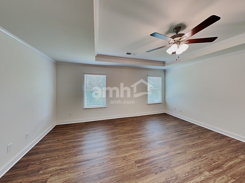 Building Photo - 546 Slew Dr