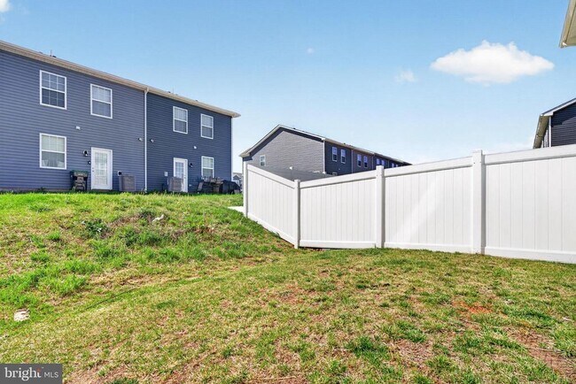 Building Photo - 183 Caterpillar Dr