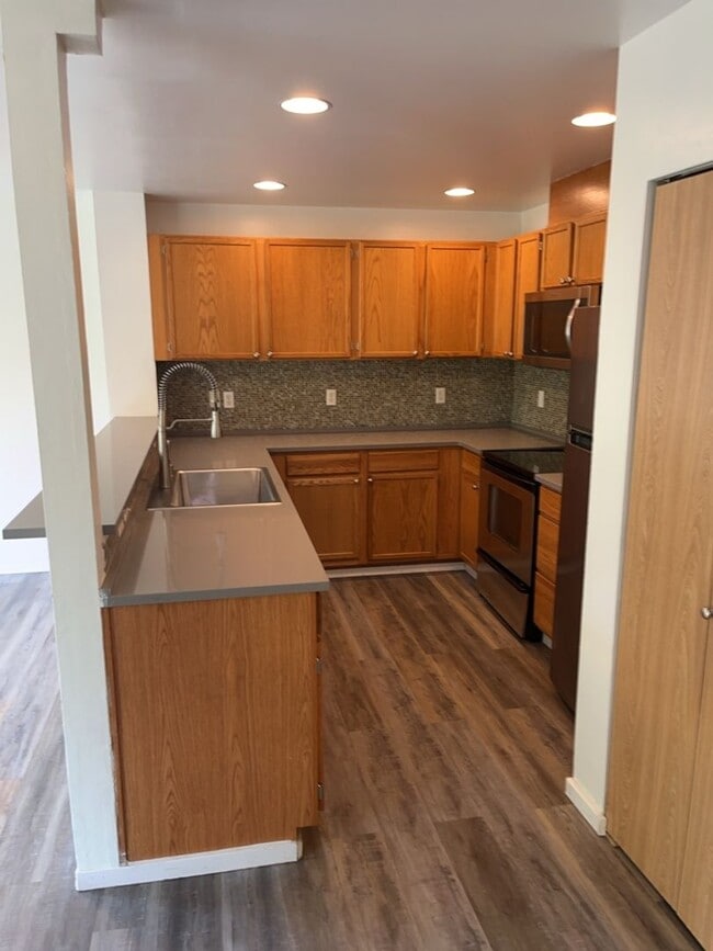 Building Photo - Amazing Duplex Located Just Minutes from WWU & Fairhaven! Prelease Now!