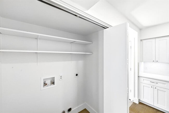 Building Photo - 6202 Laurel Valley Dr