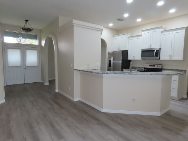 Building Photo - Spacious 4 Bedroom Pool Home Plus Addition...