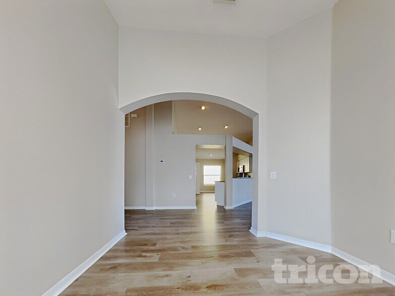 Building Photo - 10041 Creek Bluff Dr