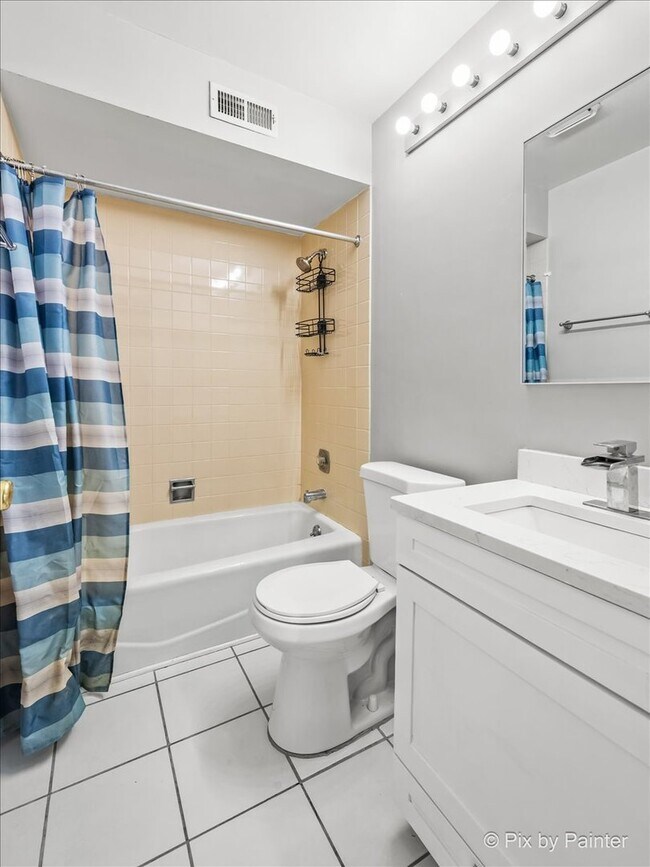 Building Photo - 5815 Wilshire Ct