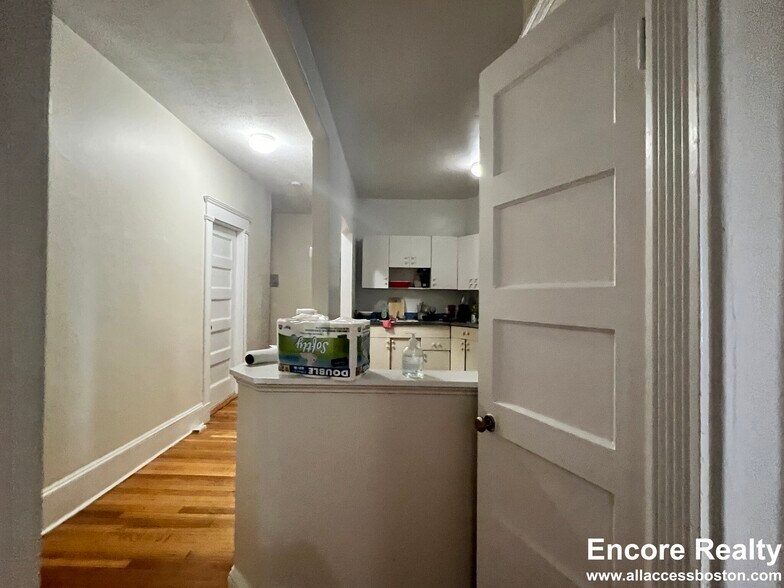 Building Photo - 1589 Beacon St