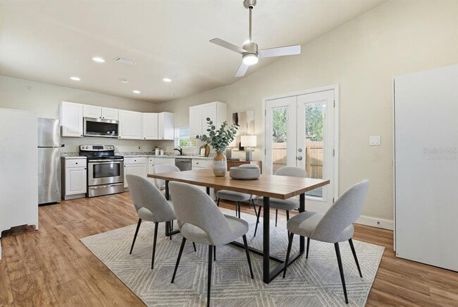 Building Photo - 1302 E Louisiana Ave