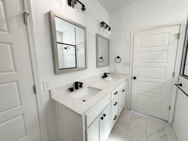 Building Photo - 805 Exeter St