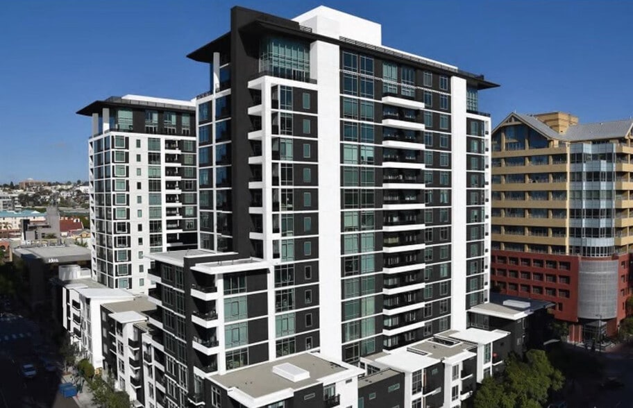 Building Photo - 425 W Beech