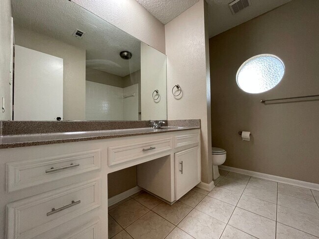 Building Photo - COMING SOON 3 BEDROOM 2.5 BATH SPACIOUS HO...